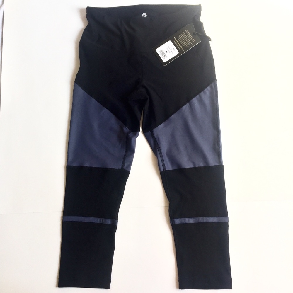 90 Degree women’s capris leggings black and gray M